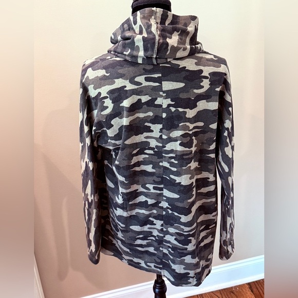 NWT Women’s LUCKY BRAND Cozy camouflage open front cardigan. Size Small - Picture 2 of 5